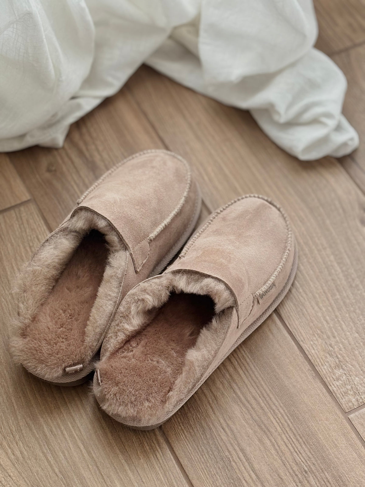 Schapenvacht Sloffen Heren Awassi – Beige – foto 6 | Six Senses