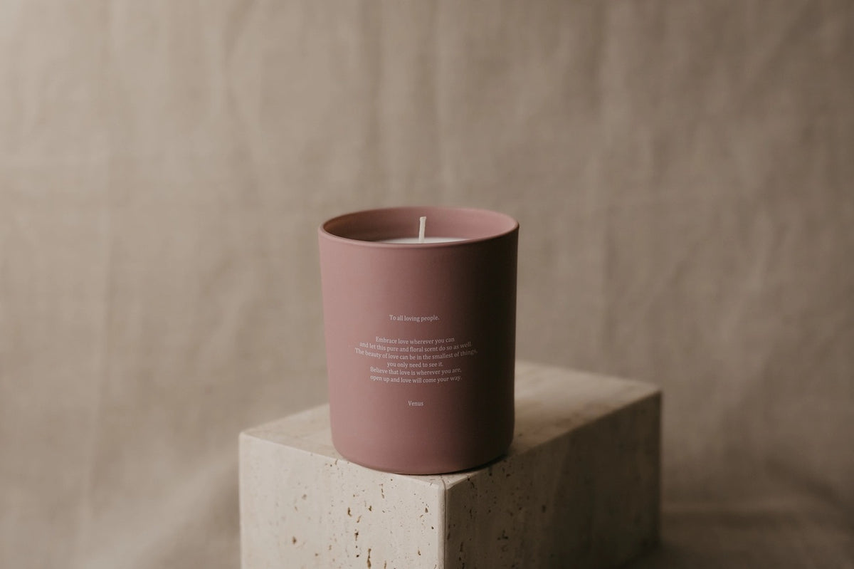 Geurkaars Venus – Ylang Ylang & Amber – foto 3 | Six Senses